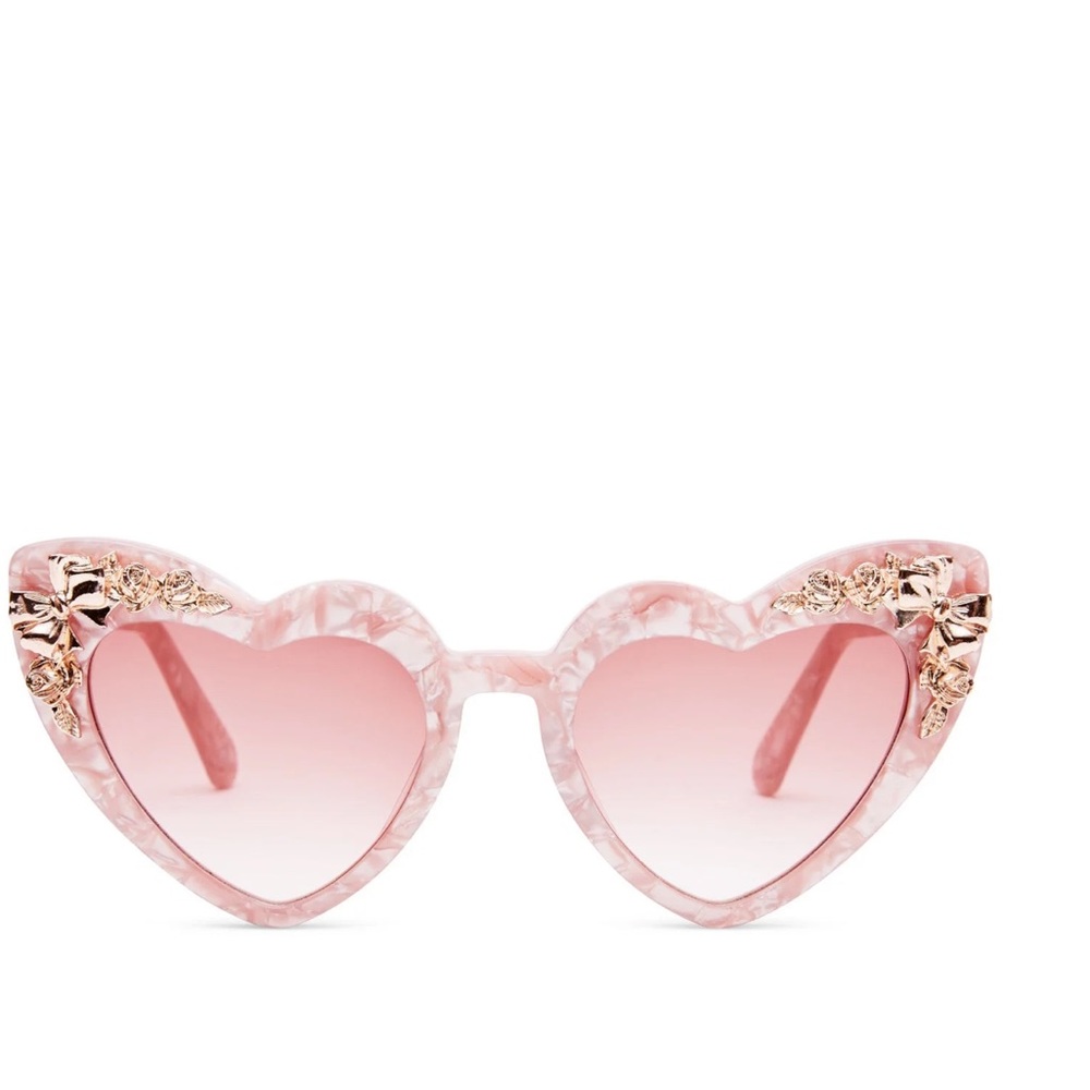 NWT LoveShackFancy Amalia Heart Sunglasses
$225 Icy rose pink